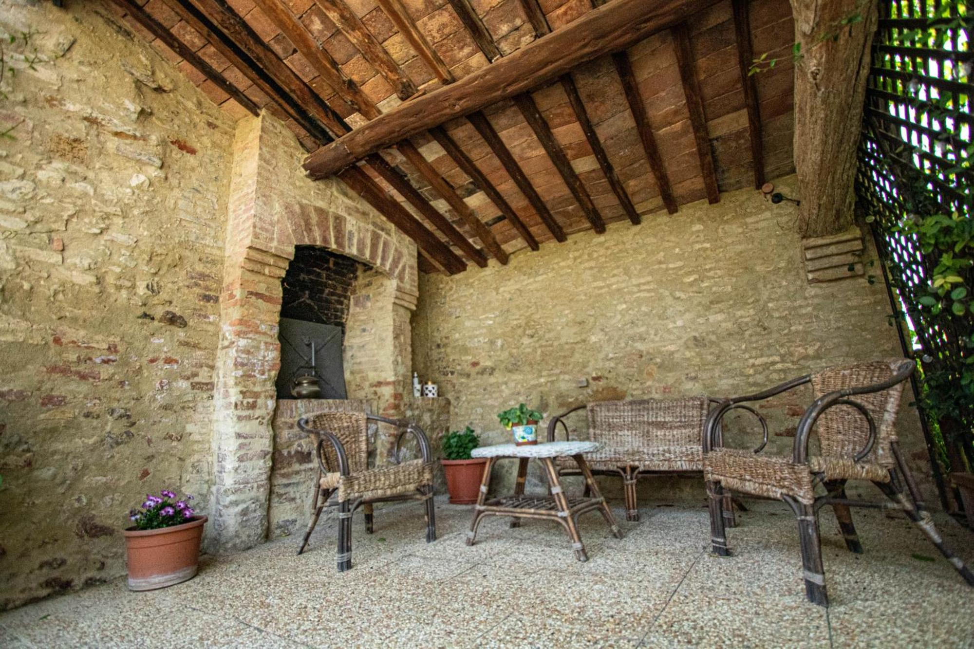 Agriturismo Biofattoria L'Upupa Montalcino Exterior photo
